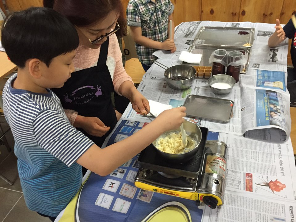 첫번째 순서는 초콜렛 녹이기